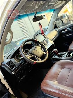 تۆیۆتا لاند کروزەر